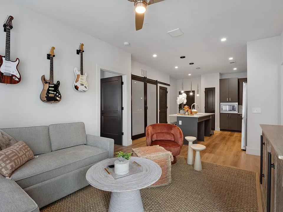 303 31st Ave N #206