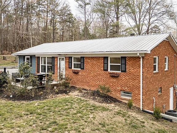 3rd image of 747 N Clodfelter Rd