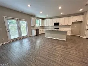 5 bed, 4.0 bath, 3660 sqft, $2,800 — Photo 4