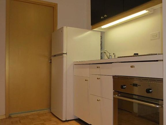 2nd image of 150 W 51st St APT 1112