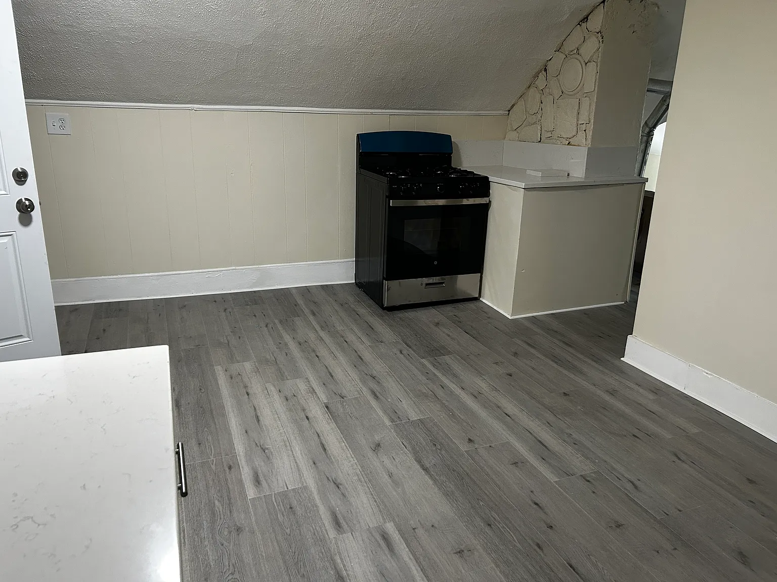 1 bed, 950 sqft, $1,500 — Photo 2