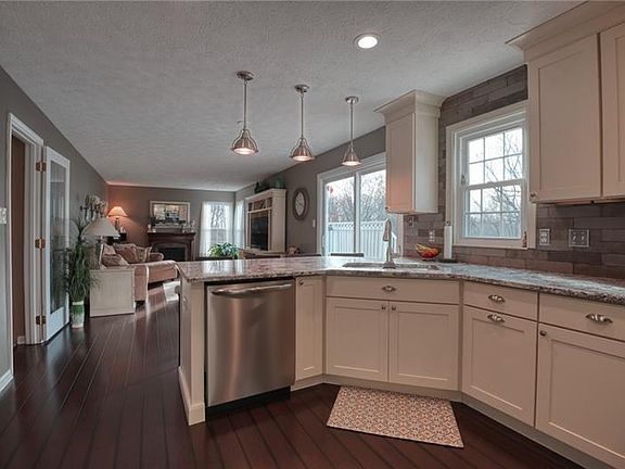 2nd image of 224 Thornwood Ct