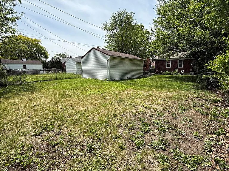 1746 N Denwood St — Photo 17