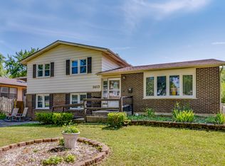 1413 S Robert Dr, Mount Prospect, IL