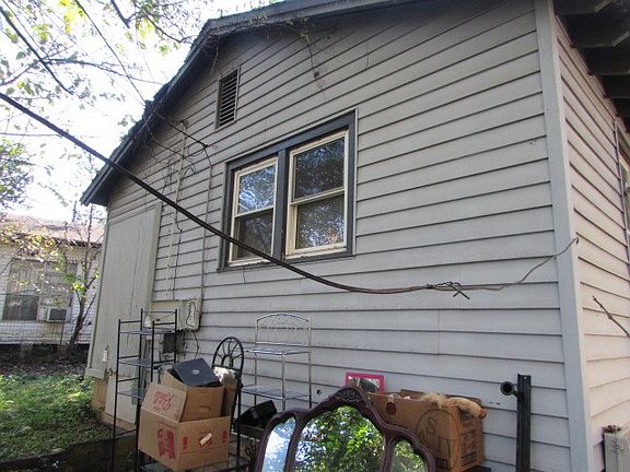 2nd image of 2906 Bradley Cir