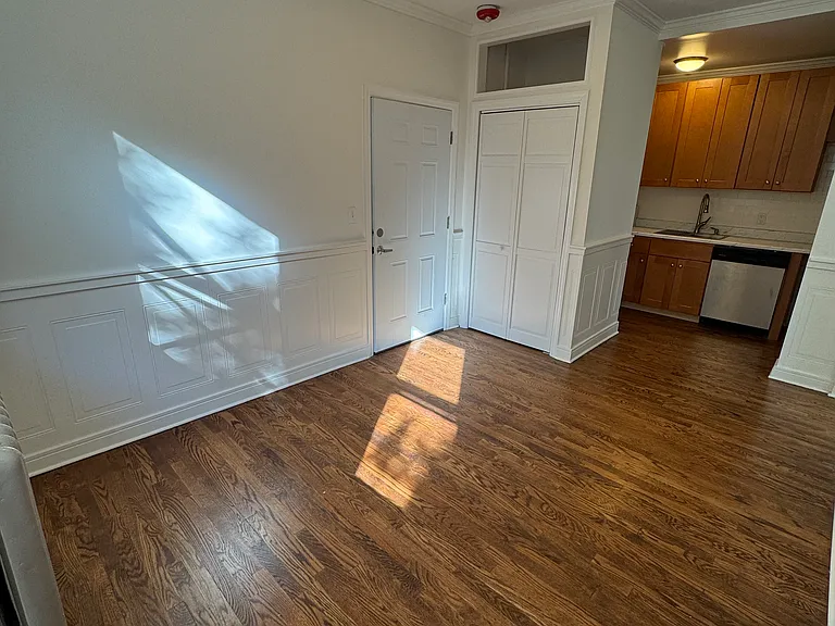 70 Lewis St #1R — Photo 1
