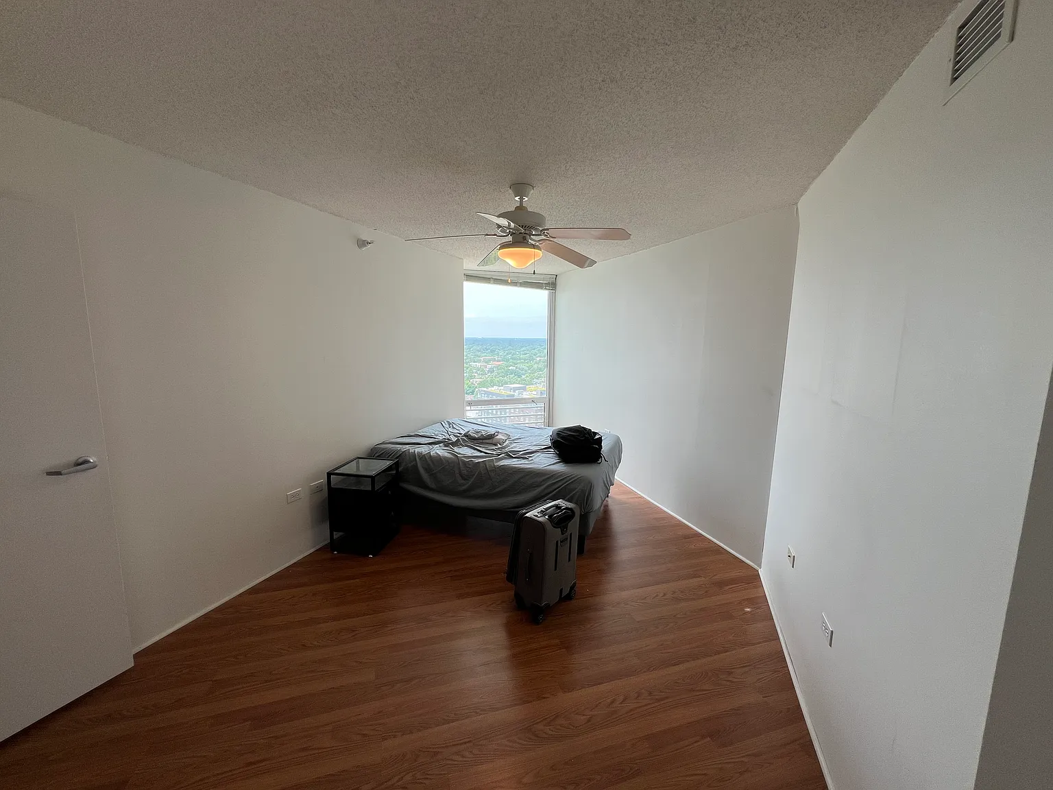 2 bed, 1336 sqft, $3,700 — Photo 2