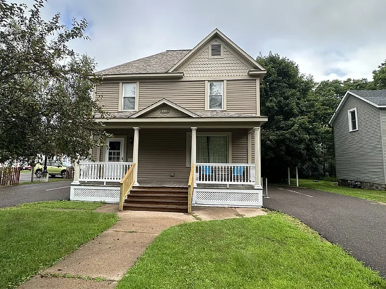 318 Gilbert Ave — Photo 2
