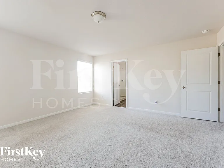 2104 Cedar Bend Dr — Photo 9