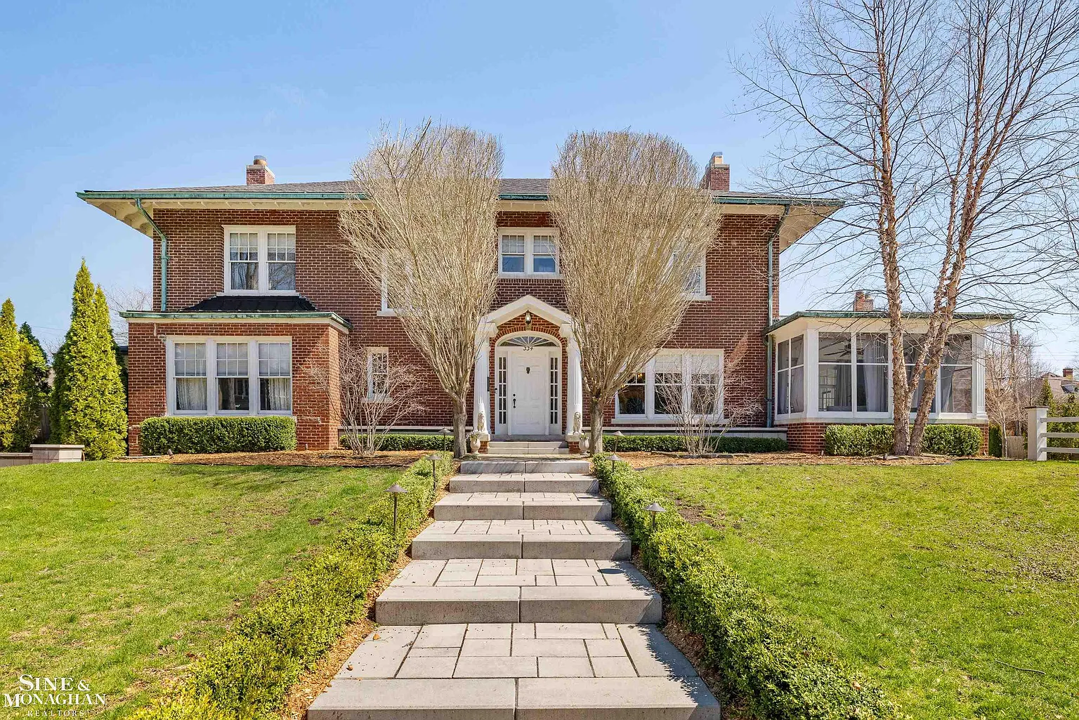 334 University Pl photo 1