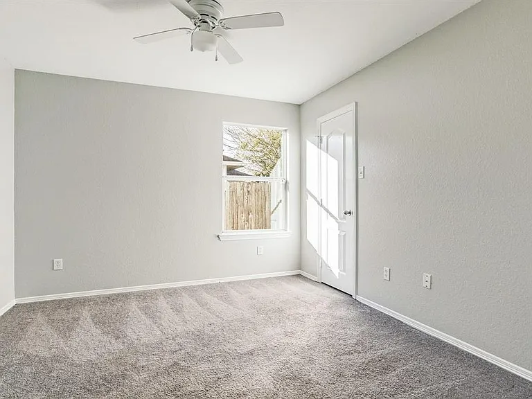 7822 W Red Oak Ln — Photo 9