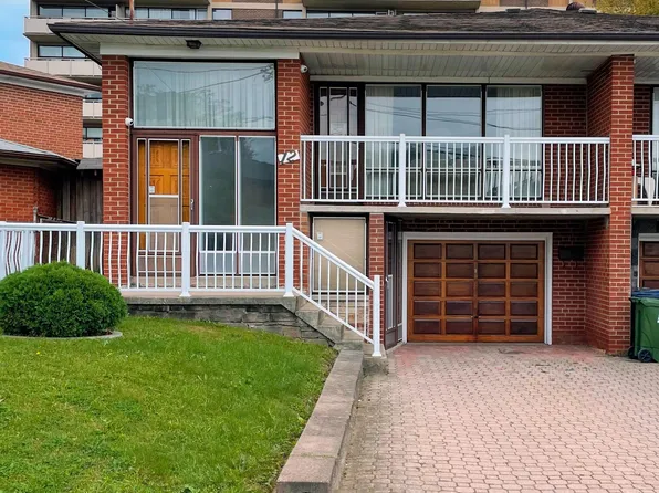 12 Goldcrest Blvd, Toronto, ON M6L 2X5