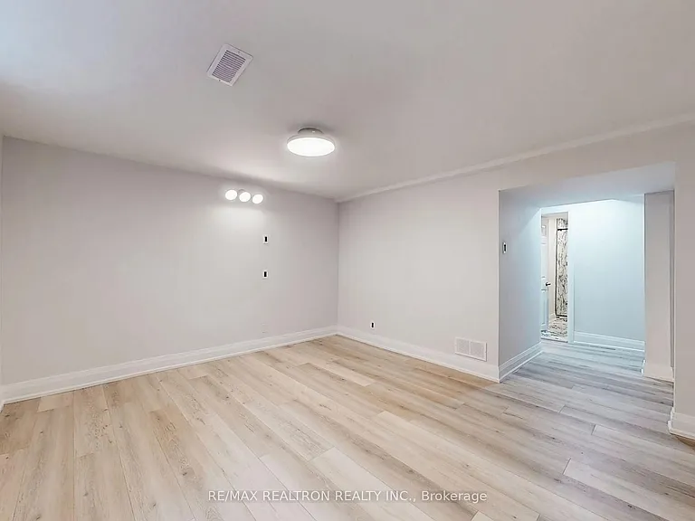 28 Blue Spruce Ln #BASEMENT — Photo 5