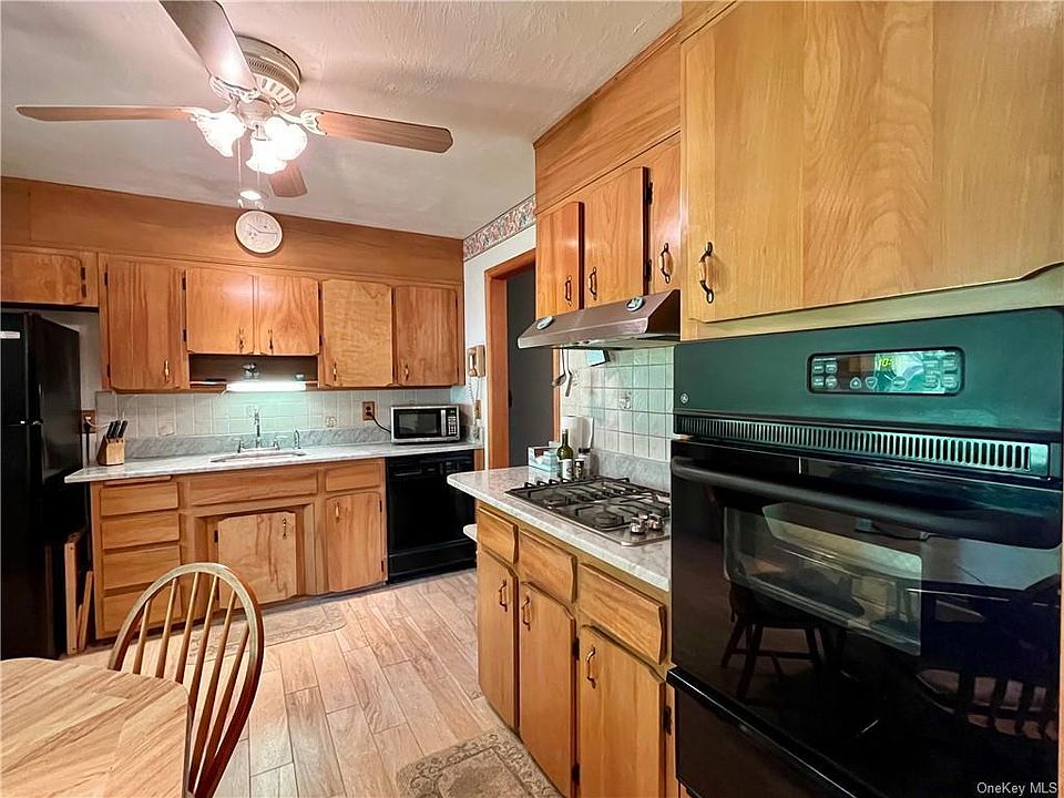 1st image of 27 Hickory Ln