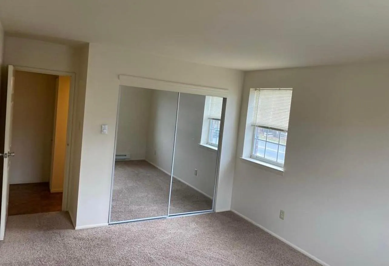 1 bed, 998 sqft, $1,250 — Photo 3