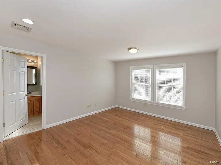 39 Nesaquake Ave #A — Photo 13