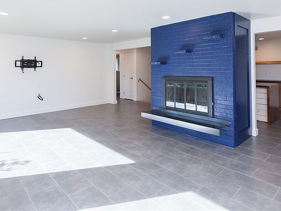 4th image of 6105 N Park Way