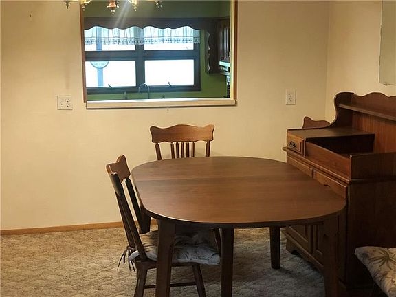 5th image of 217 Aster Dr W