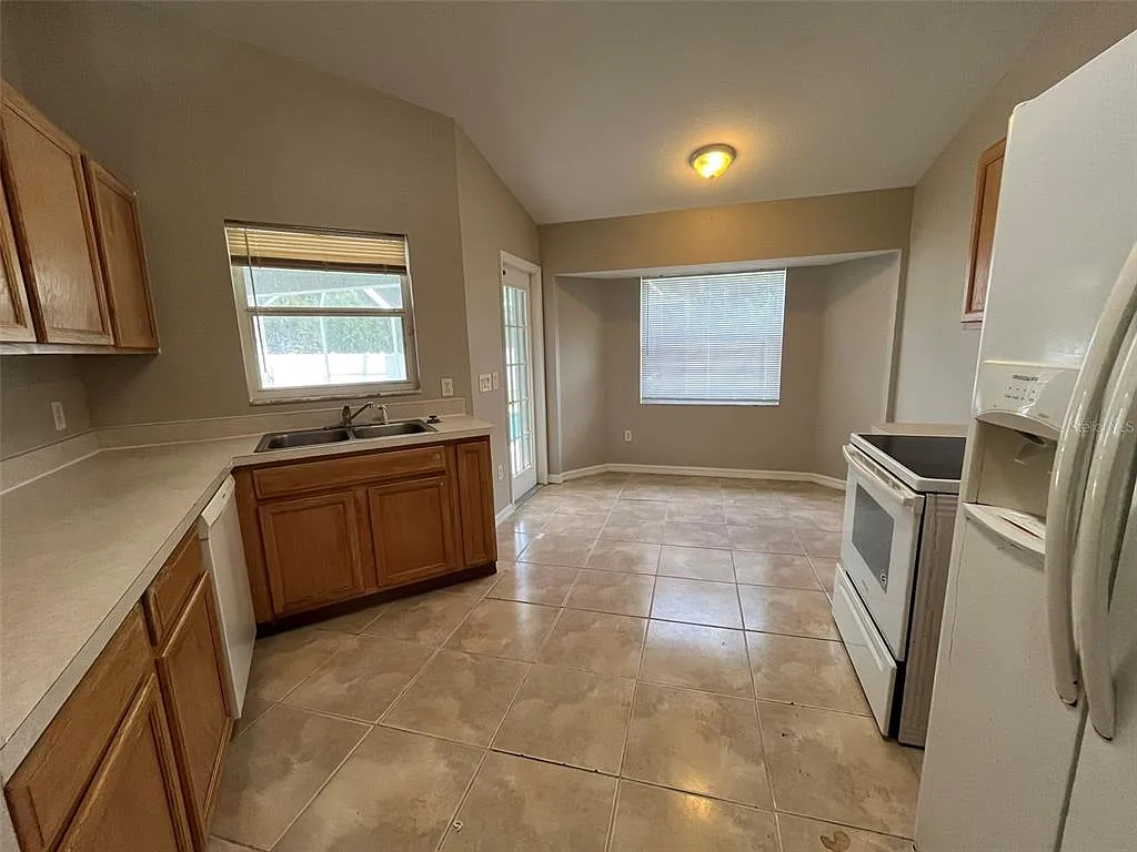3 bed, 2.0 bath, 1450 sqft, $2,150 — Photo 3