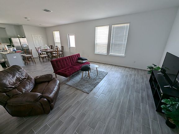 5th image of 1529 Holly Lake Dr
