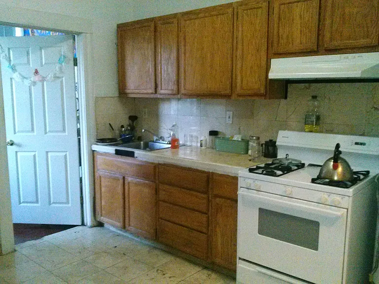 212 Valencia St — Photo 1