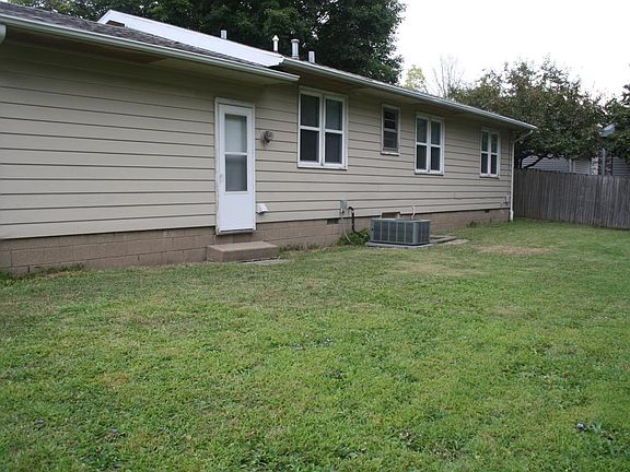 3rd image of 616 W Detweiller Dr