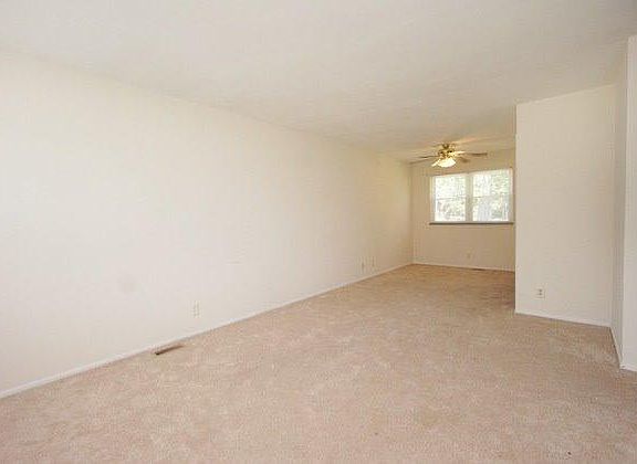 5th image of 335 Cambridge Dr