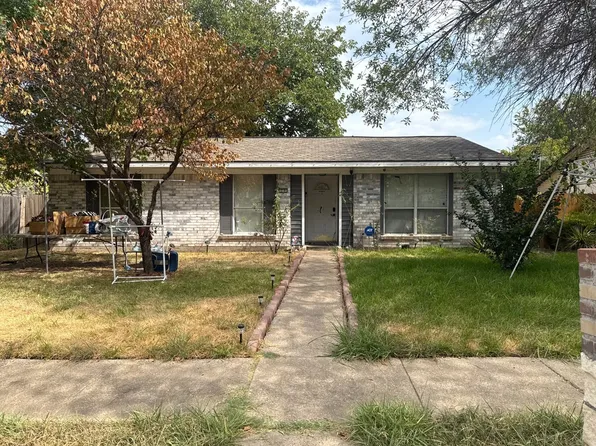 12101 Bishop Dr, Balch Springs, TX 75180