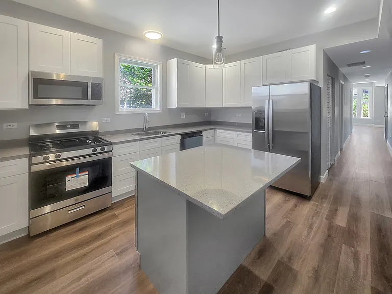 1214 W Melrose St #1 — Photo 2