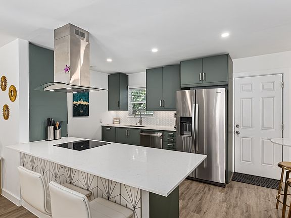3rd image of 112 N Adams Ave