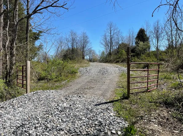 Bishop Thomas Ln, Wytheville, VA 24382