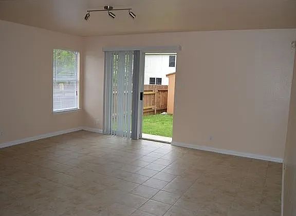 2nd image of 1813 Pannier Ln