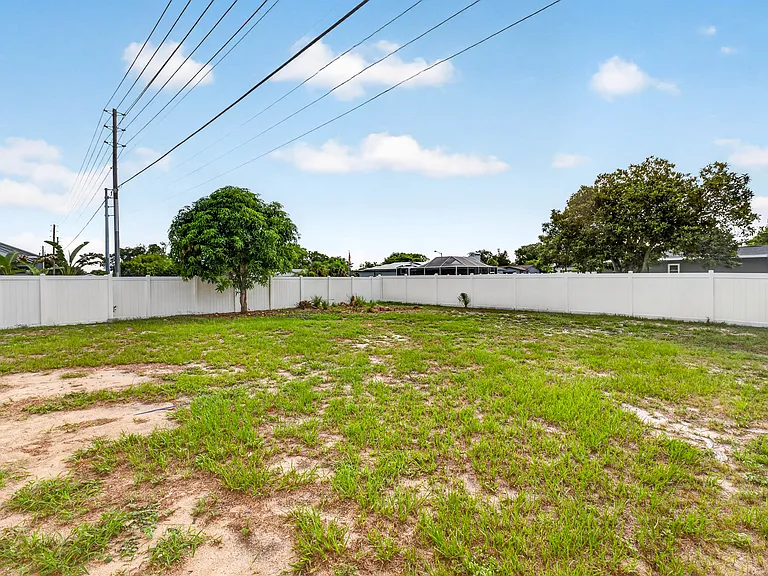 8053 Colrain Dr — Photo 17
