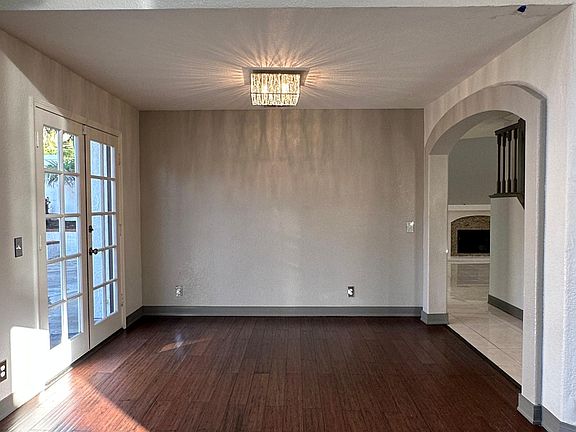5th image of 3321 Deaver Dr