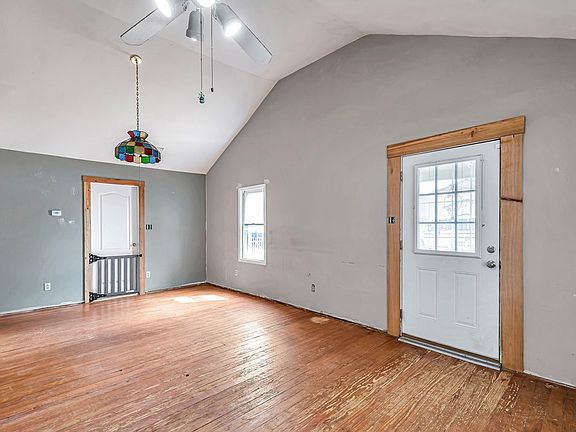3rd image of 1006 S Colorado St