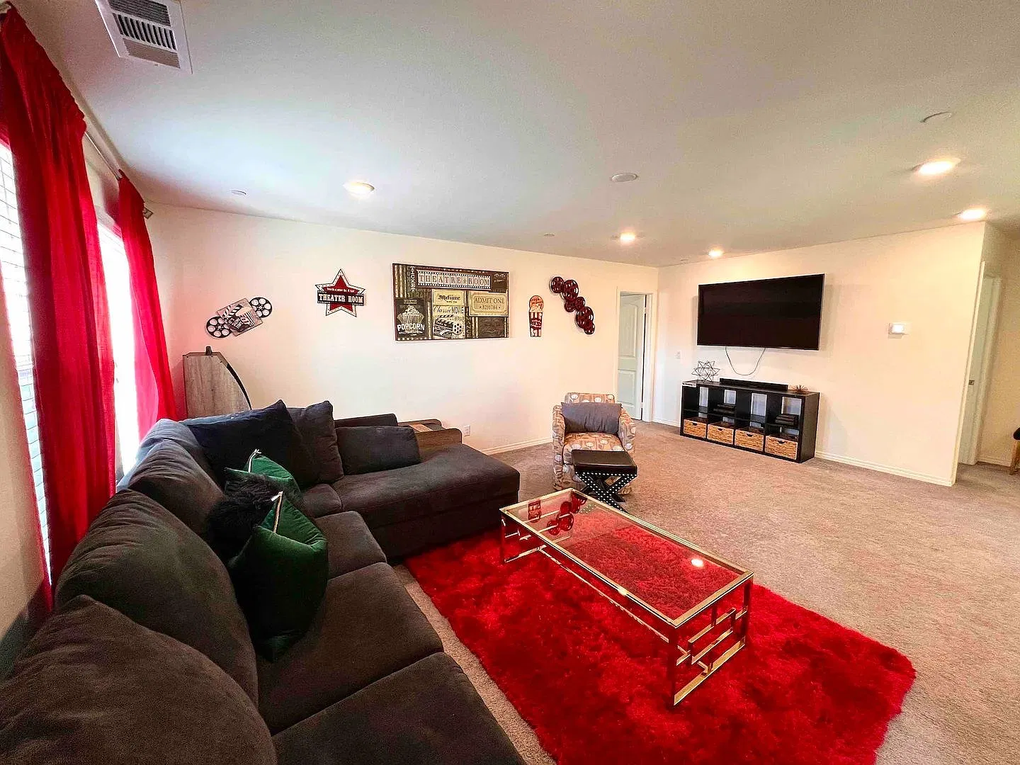 Spacious Corner Lot ResidenceShadow Rock Community — Photo 3