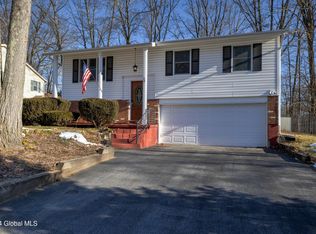 24 Ferndell Spring Dr, Saratoga Springs, NY 12866