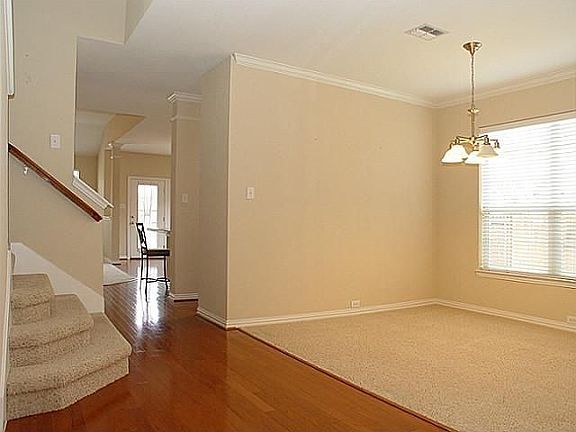 5th image of 302 Highland Meadows Dr