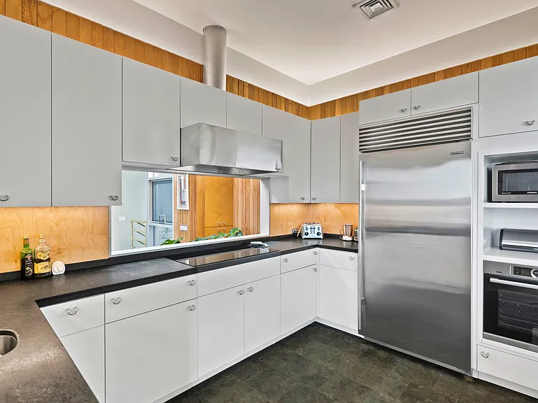 108 Seatuck Ave — Photo 17