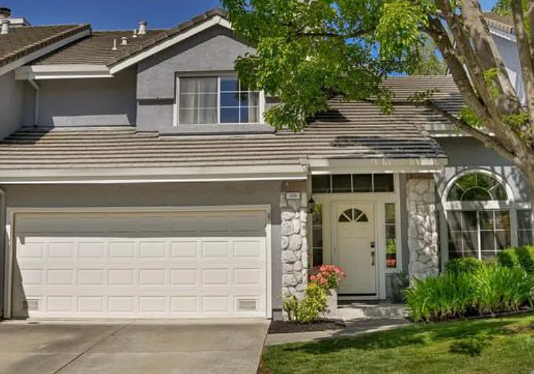 208 Promenade Ln — Photo 3