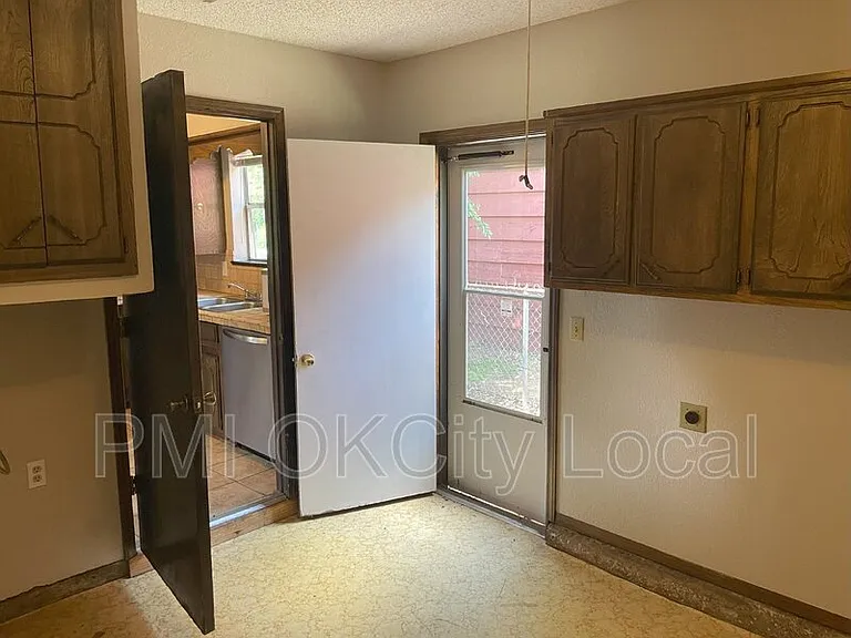 2325 N Redmond Ave — Photo 18