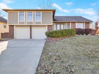 1320 NE Hilltop Dr, Blue Springs, MO, 64014