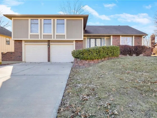 1320 NE Hilltop Dr, Blue Springs, MO 64014