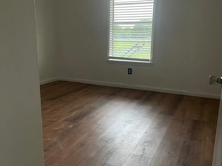 12470 FM 314 N — Photo 10