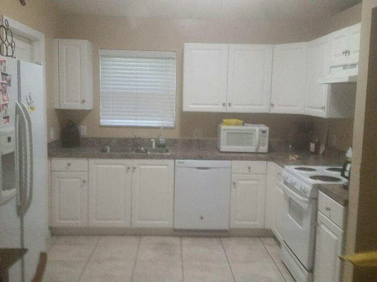 212 S Holmes Blvd — Photo 2