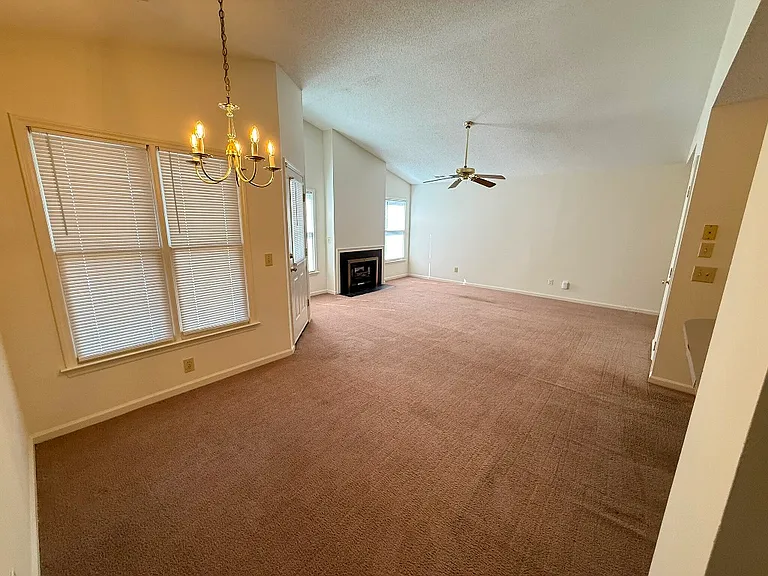 104 W Victoria Ct #F — Photo 29