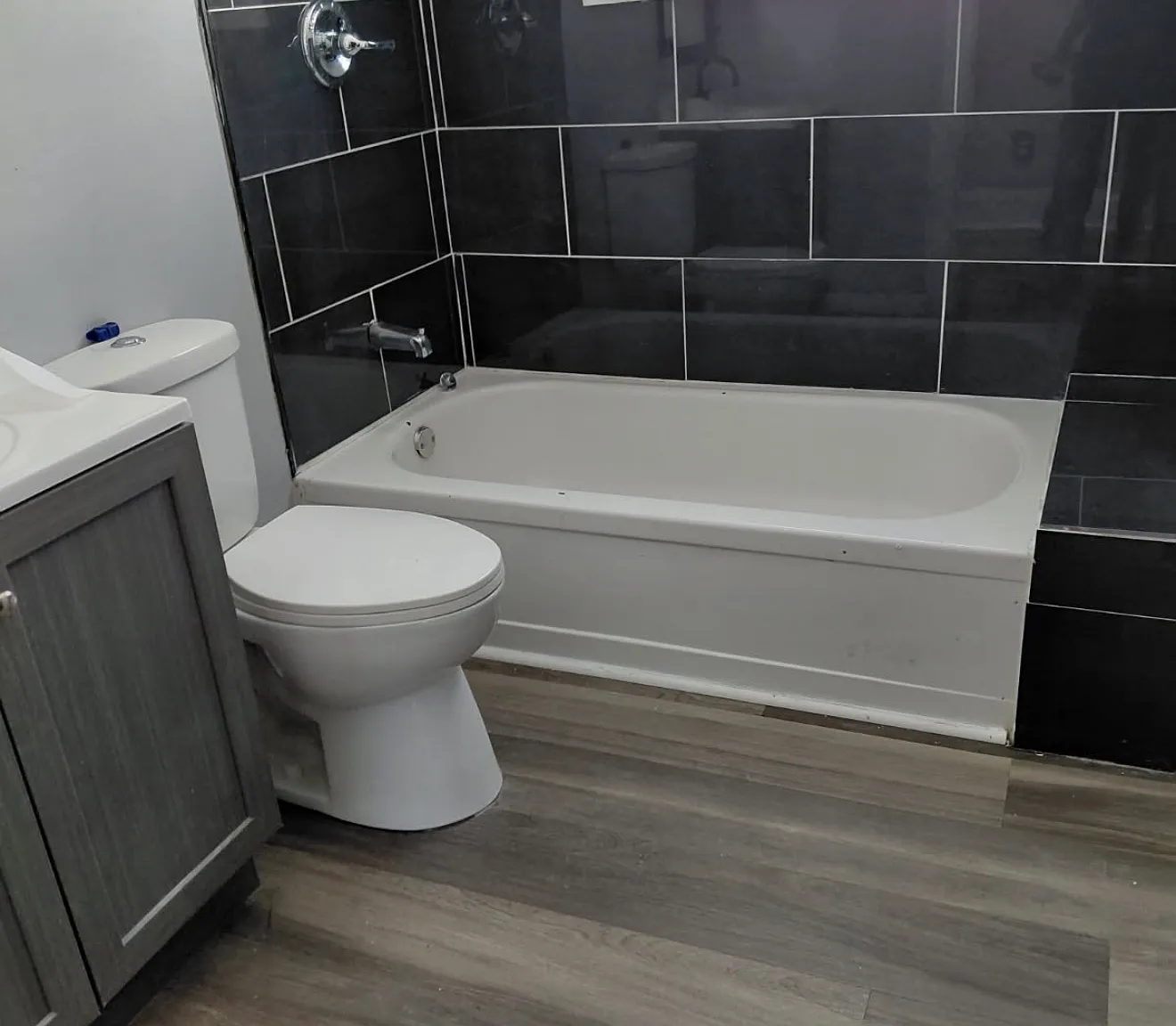 2 bed, 900 sqft, $860 — Photo 2