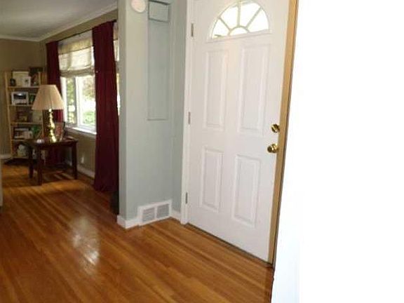 5th image of 1099 Colvin Blvd