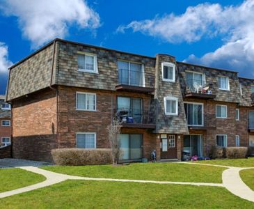 9377 Bay Colony Dr APT 1S, Des Plaines, IL, 60016