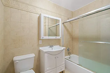 Rented by R New York